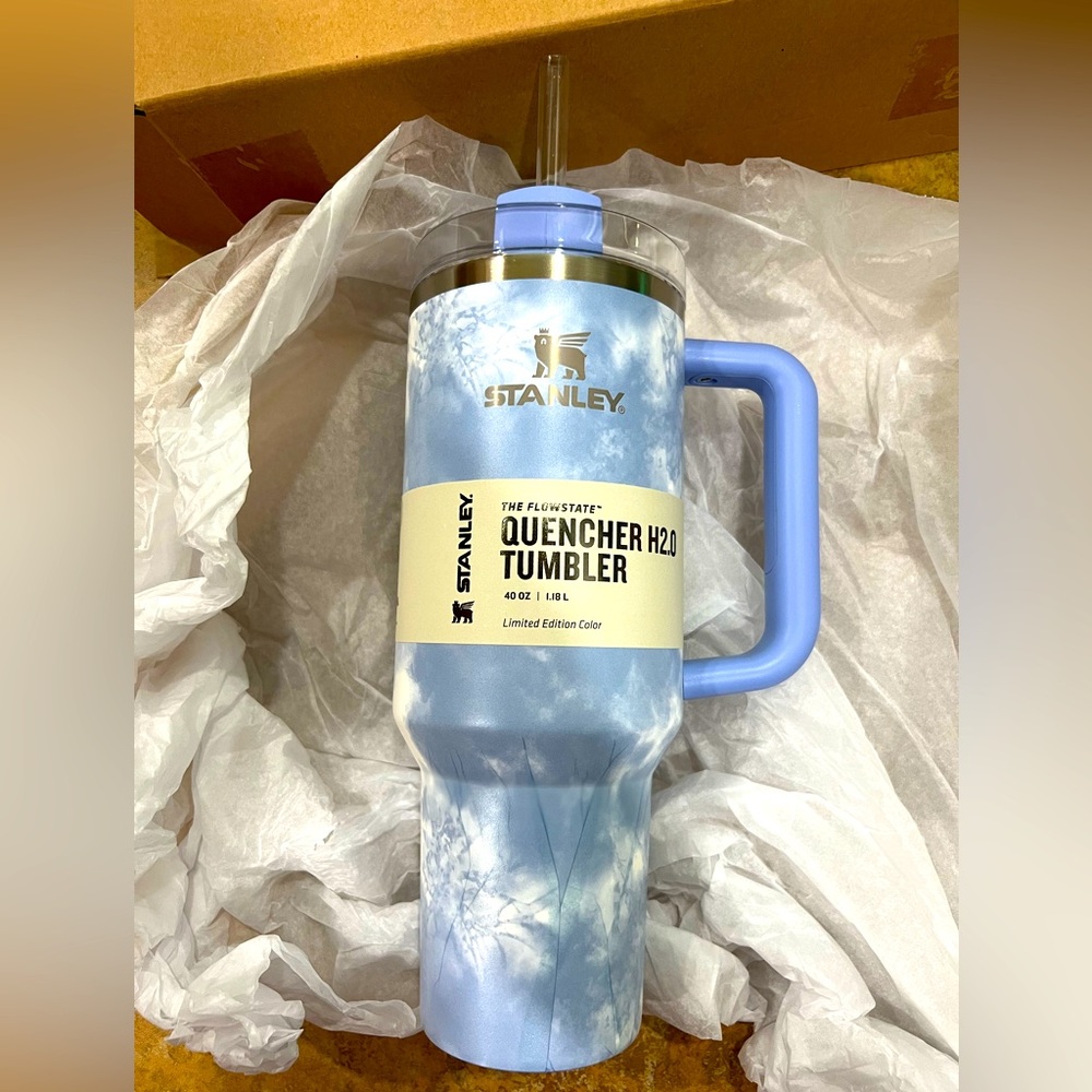 Stanley 40 oz Flowstate Quencher - Ocean Tie Dye